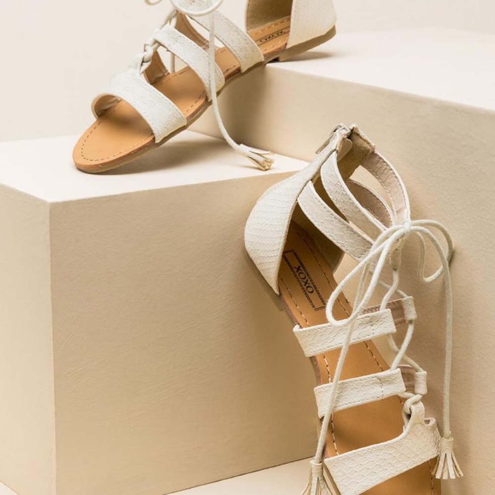 NEW Francesca’s XOXO Sandals in Bone/Cream